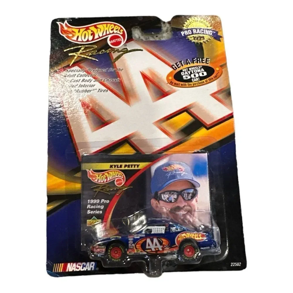Die cast car lot. Vintage. Sealed 12 cars total will part out upon request.